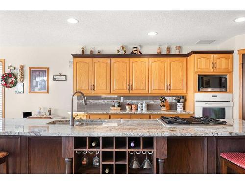 14 Riverview Drive Se, Redcliff, AB - Indoor Photo Showing Kitchen