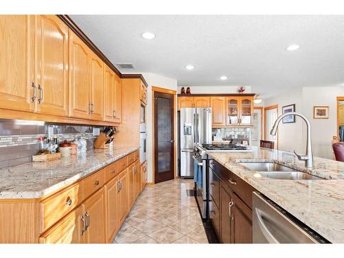 14 Riverview Drive Se, Redcliff, AB - Indoor Photo Showing Kitchen With Double Sink