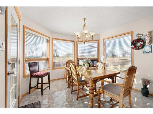 14 Riverview Drive Se, Redcliff, AB - Indoor Photo Showing Dining Room