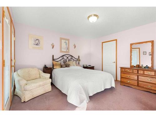 14 Riverview Drive Se, Redcliff, AB - Indoor Photo Showing Bedroom