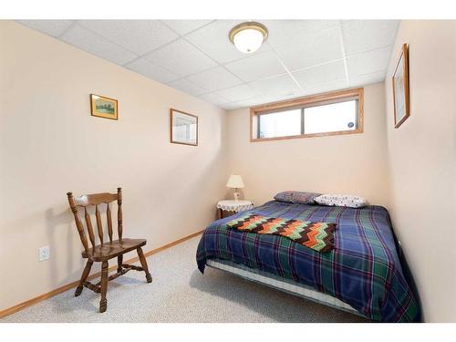 14 Riverview Drive Se, Redcliff, AB - Indoor Photo Showing Bedroom