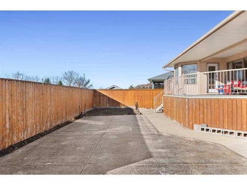 14 Riverview Drive Se, Redcliff, AB - Outdoor