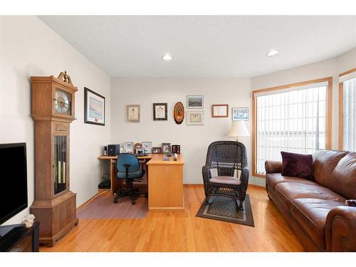 14 Riverview Drive Se, Redcliff, AB - Indoor Photo Showing Other Room