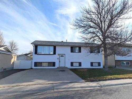 193 Seven Persons Drive Sw, Medicine Hat, AB - Outdoor With Facade