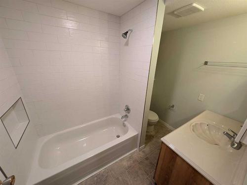 193 Seven Persons Drive Sw, Medicine Hat, AB - Indoor Photo Showing Bathroom