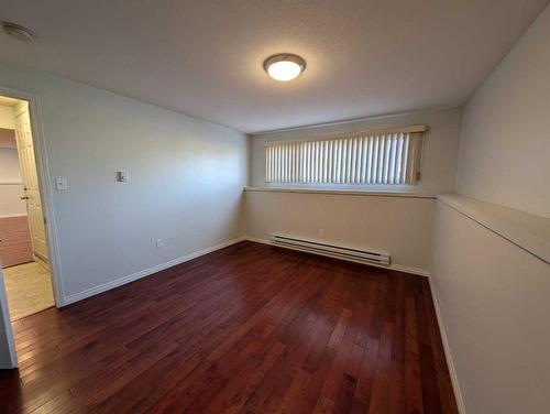 193 Seven Persons Drive Sw, Medicine Hat, AB - Indoor Photo Showing Other Room