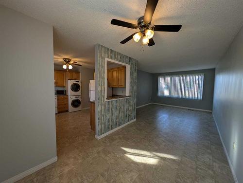 193 Seven Persons Drive Sw, Medicine Hat, AB - Indoor Photo Showing Other Room