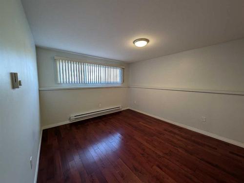 193 Seven Persons Drive Sw, Medicine Hat, AB - Indoor Photo Showing Other Room