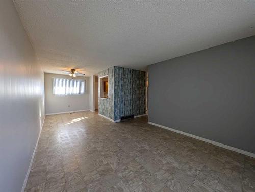 193 Seven Persons Drive Sw, Medicine Hat, AB - Indoor Photo Showing Other Room