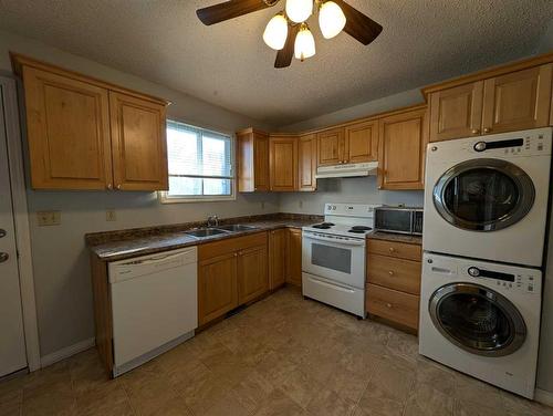 193 Seven Persons Drive Sw, Medicine Hat, AB - Indoor Photo Showing Laundry Room