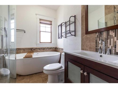 825 8 Street Se, Medicine Hat, AB - Indoor Photo Showing Bathroom