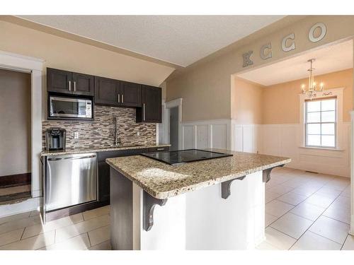 825 8 Street Se, Medicine Hat, AB - Indoor Photo Showing Kitchen With Upgraded Kitchen