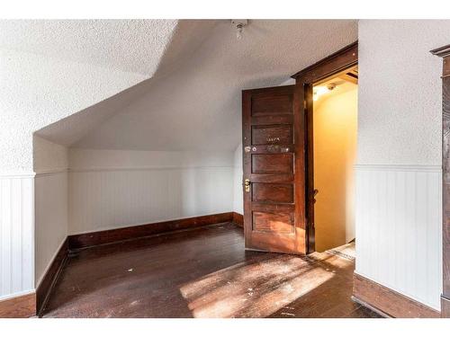 825 8 Street Se, Medicine Hat, AB - Indoor Photo Showing Other Room