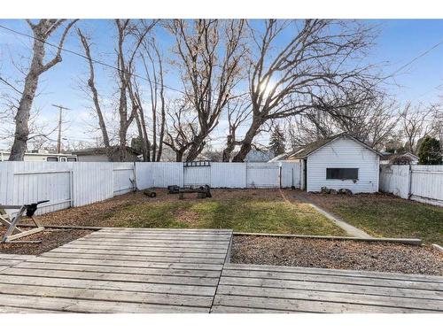 825 8 Street Se, Medicine Hat, AB - Outdoor With Backyard