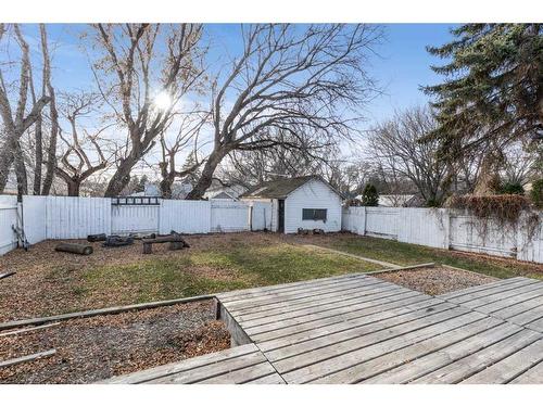 825 8 Street Se, Medicine Hat, AB - Outdoor With Backyard