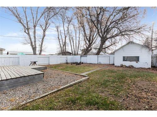 825 8 Street Se, Medicine Hat, AB - Outdoor