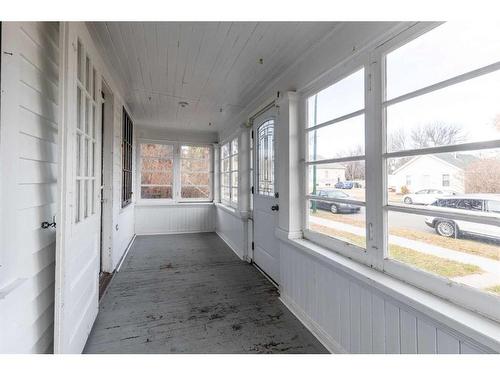 825 8 Street Se, Medicine Hat, AB - Indoor Photo Showing Other Room