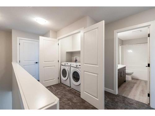 186 Somerset Way Se, Medicine Hat, AB - Indoor Photo Showing Laundry Room