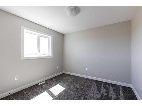 186 Somerset Way Se, Medicine Hat, AB - Indoor Photo Showing Other Room