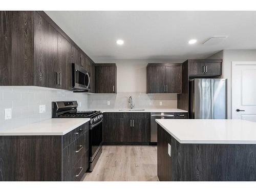 186 Somerset Way Se, Medicine Hat, AB - Indoor Photo Showing Kitchen With Upgraded Kitchen