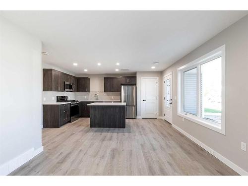 186 Somerset Way Se, Medicine Hat, AB - Indoor Photo Showing Kitchen