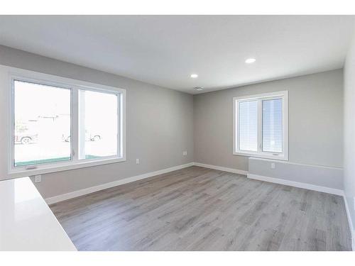 186 Somerset Way Se, Medicine Hat, AB - Indoor Photo Showing Other Room