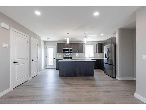 186 Somerset Way Se, Medicine Hat, AB - Indoor Photo Showing Kitchen