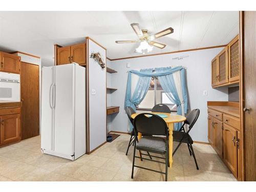 368 Beaufort Crescent Sw, Medicine Hat, AB - Indoor Photo Showing Kitchen