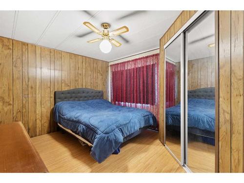 368 Beaufort Crescent Sw, Medicine Hat, AB - Indoor Photo Showing Bedroom