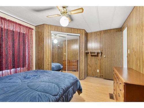 368 Beaufort Crescent Sw, Medicine Hat, AB - Indoor Photo Showing Bedroom