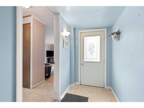 368 Beaufort Crescent Sw, Medicine Hat, AB - Indoor Photo Showing Other Room