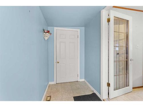 368 Beaufort Crescent Sw, Medicine Hat, AB - Indoor Photo Showing Other Room