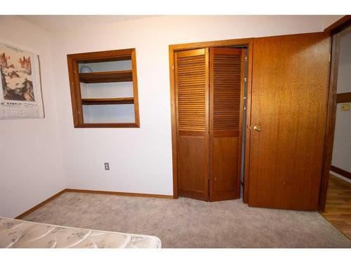 102 Calder Crescent Se, Medicine Hat, AB - Indoor Photo Showing Other Room