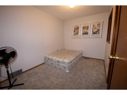 102 Calder Crescent Se, Medicine Hat, AB - Indoor Photo Showing Other Room