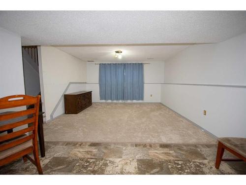 102 Calder Crescent Se, Medicine Hat, AB - Indoor Photo Showing Other Room