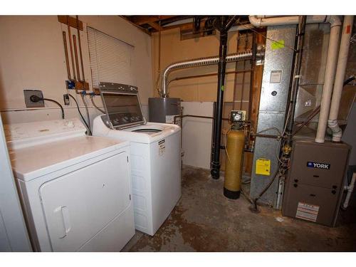 102 Calder Crescent Se, Medicine Hat, AB - Indoor Photo Showing Laundry Room