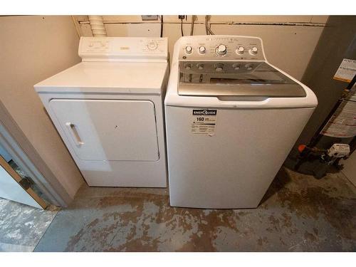 102 Calder Crescent Se, Medicine Hat, AB - Indoor Photo Showing Laundry Room