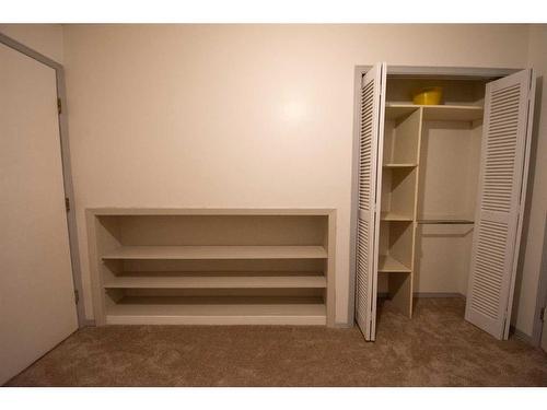 102 Calder Crescent Se, Medicine Hat, AB - Indoor Photo Showing Other Room