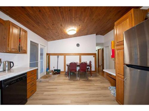 102 Calder Crescent Se, Medicine Hat, AB - Indoor Photo Showing Other Room