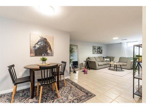 302 6 Street Se, Redcliff, AB - Indoor Photo Showing Dining Room