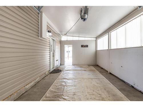 302 6 Street Se, Redcliff, AB - Indoor Photo Showing Other Room