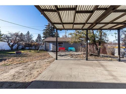 302 6 Street Se, Redcliff, AB - Outdoor