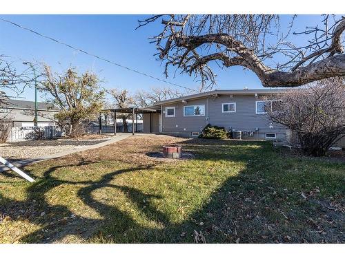 302 6 Street Se, Redcliff, AB - Outdoor