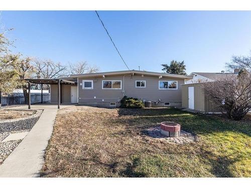 302 6 Street Se, Redcliff, AB - Outdoor