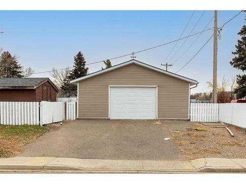 302 6 Street Se, Redcliff, AB - Outdoor With Exterior