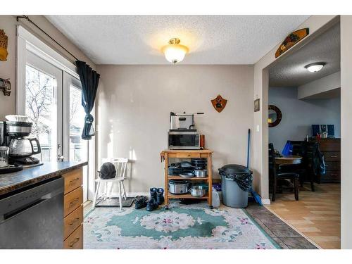 124 Southridge Drive Sw, Medicine Hat, AB - Indoor Photo Showing Other Room