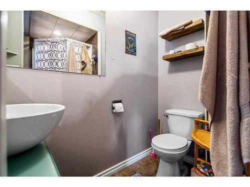 124 Southridge Drive Sw, Medicine Hat, AB - Indoor Photo Showing Bathroom