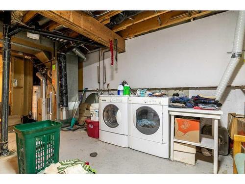 124 Southridge Drive Sw, Medicine Hat, AB - Indoor Photo Showing Laundry Room