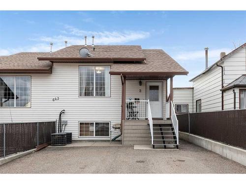 2-643 7 Street Se, Medicine Hat, AB - Outdoor