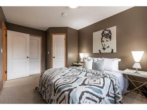 2-643 7 Street Se, Medicine Hat, AB - Indoor Photo Showing Bedroom